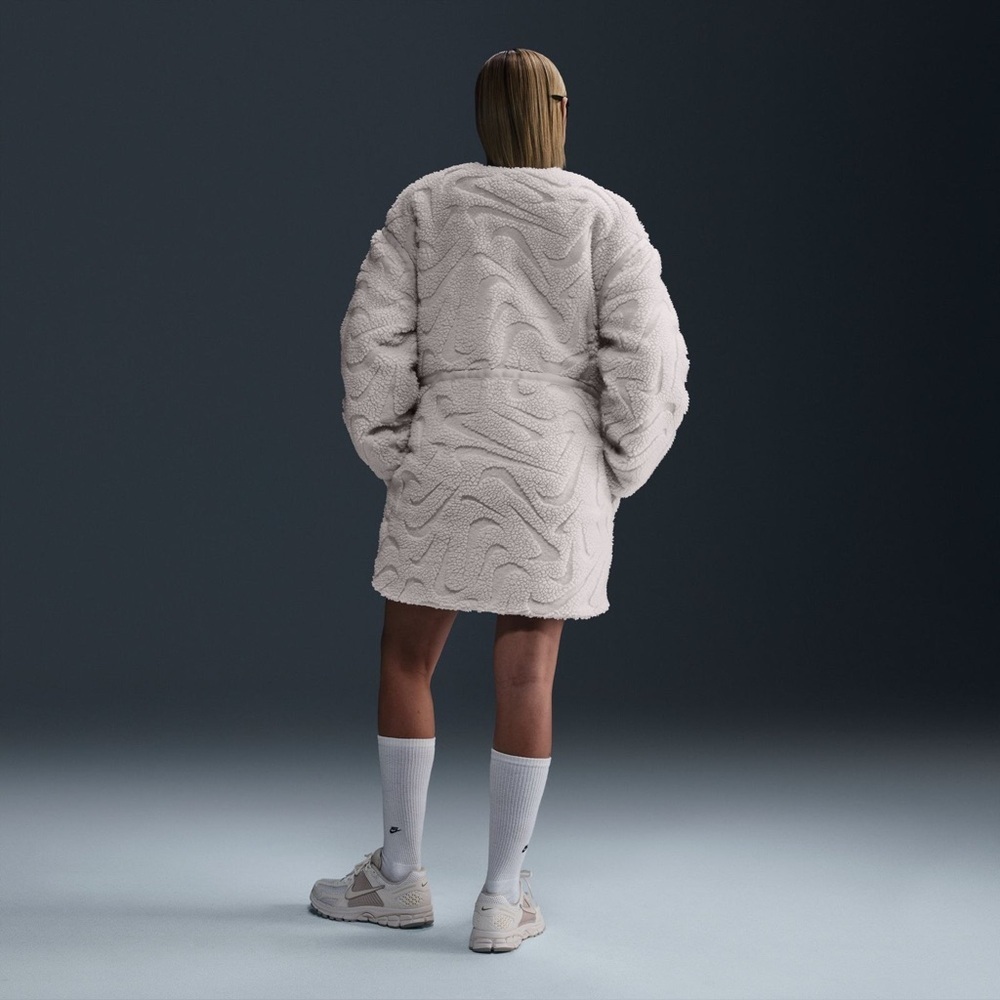 Nike Women's Off-White Teddy Jacket THERMA-FIT - Picture 2 of 11
